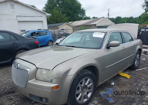 2009 Chrysler 300 Touring/Signature Series/Executive Series z USA, uszkodzony, nr VIN 2C3KA53V69H592530
